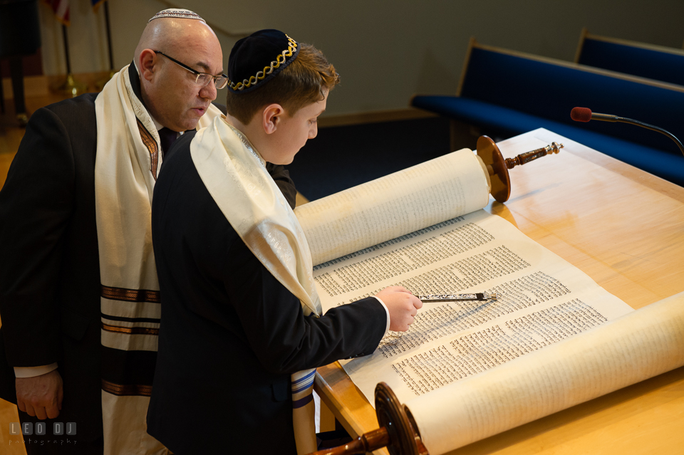 Temple Beth Shalom Annpolis Maryland bar mitzvah boy reading Torah guided by cantor photo by Leo Dj Photography.