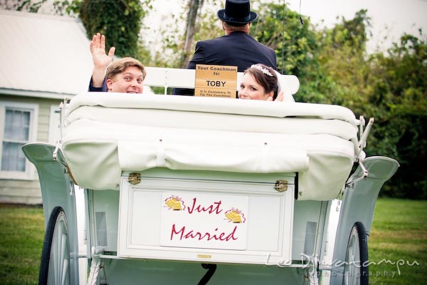 bride groom on horse carriage waving goodbye annapolis kent island maryland wedding photography photographers
