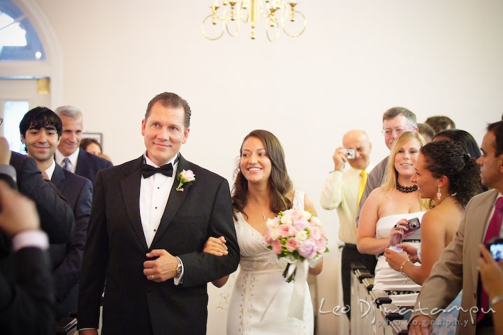 Bride and her father walks down the isle for the processional. Stafford Virginia Wedding Photographer