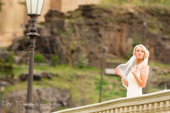 Bride playing with her veil by a lamppost. Wedding bridal portrait photo workshop with Cliff Mautner. Images by Leo Dj Photography