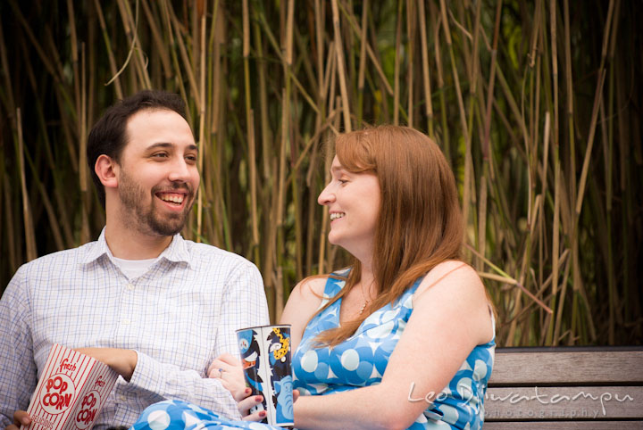 Engaged couple laughing together. Washington DC National Zoo pre-wedding engagement session by Leo Dj Photography