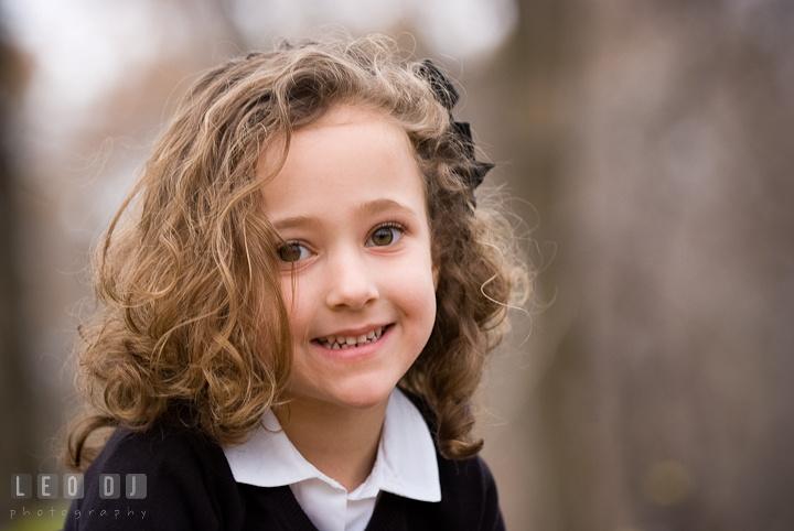 Cute curly girl smiling. Washington DC fun and candid children lifestyle photo session of Helena and Vivian by photographers of Leo Dj Photography.