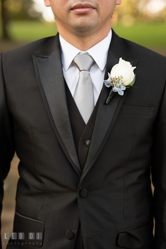 Hidden Creek Country Club Groom wearing boutonniere by Maryam Flowers photo by Leo Dj Photography