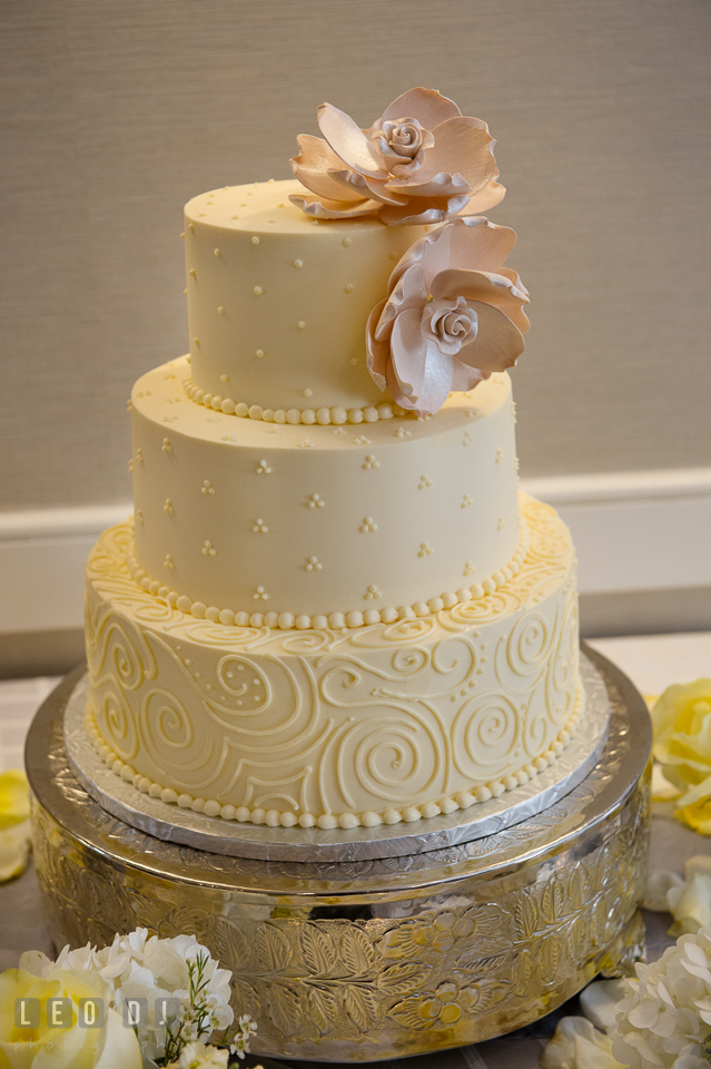 Elegant wedding cake by Sugar Bakers Cakes. Loews Annapolis Hotel Maryland wedding, by wedding photographers of Leo Dj Photography. http://leodjphoto.com