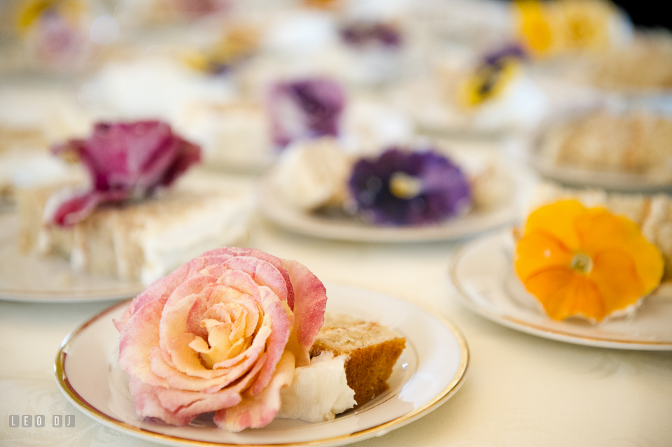 Kent Manor Inn wedding cake slices from Fiona's cake photo by Leo Dj Photography