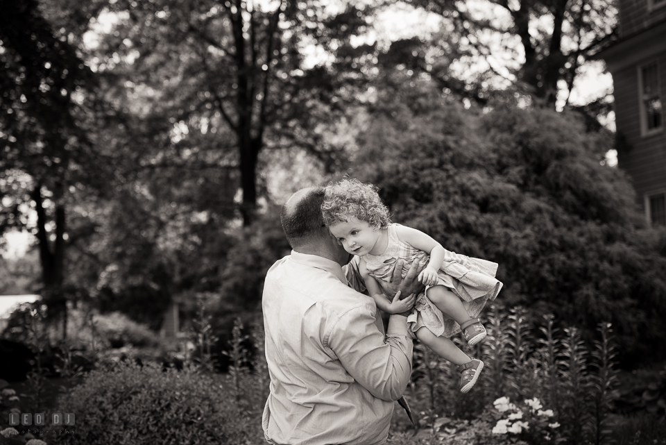 Eastern Shore Maryland wedding guest father playing with little girl photo by Leo Dj Photography