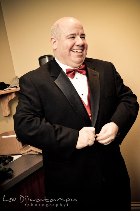 Groom smiling buttonning his tuxedo. Prospect Bay Country Club Grasonville MD Wedding Photographer by Leo Dj Photography