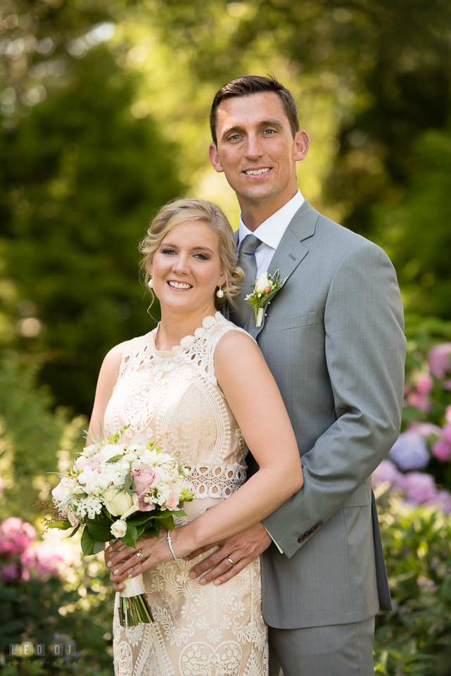 Kent Island Maryland wedding bride and groom posing photo by Leo Dj Photography