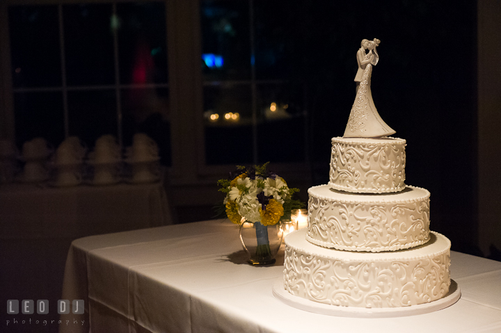 Beautiful wedding cake. Riverhouse Pavilion wedding photos at Easton, Eastern Shore, Maryland by photographers of Leo Dj Photography. http://leodjphoto.com