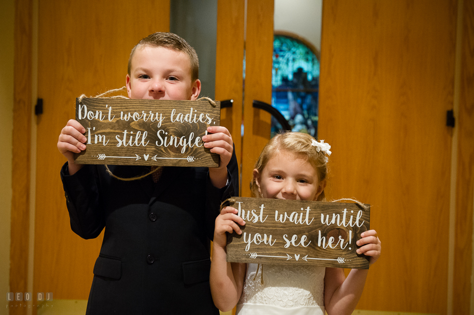 St Andrew by the Bay ringbearer and flower girl with funny signs photo by Leo Dj Photography.