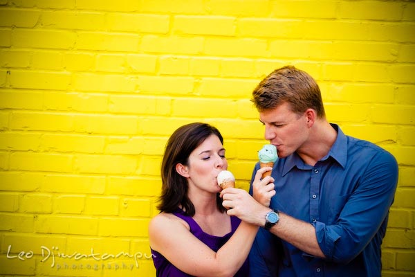couple eating ice cream old town alexandria photojournalistic photographer