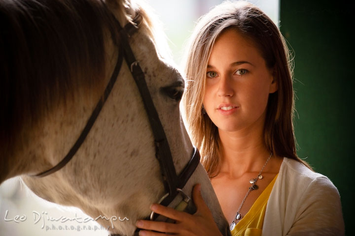 Girl posing with her horse. Annapolis Kent Island Maryland High School Senior Portrait Photography with Horse Pet by photographer Leo Dj