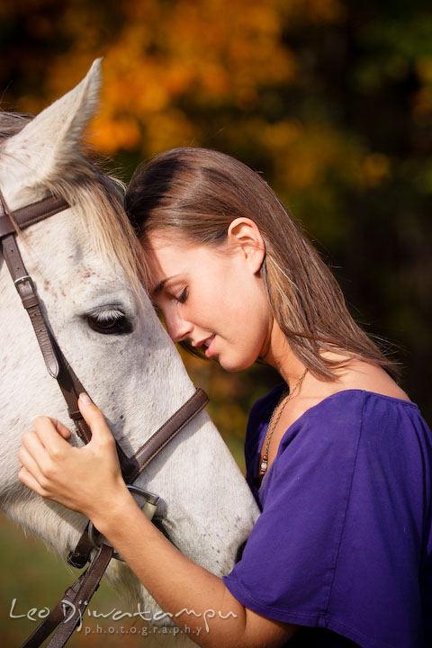 Girl owner and mare touching their foreheads together. Annapolis Kent Island Maryland High School Senior Portrait Photography with Horse Pet by photographer Leo Dj