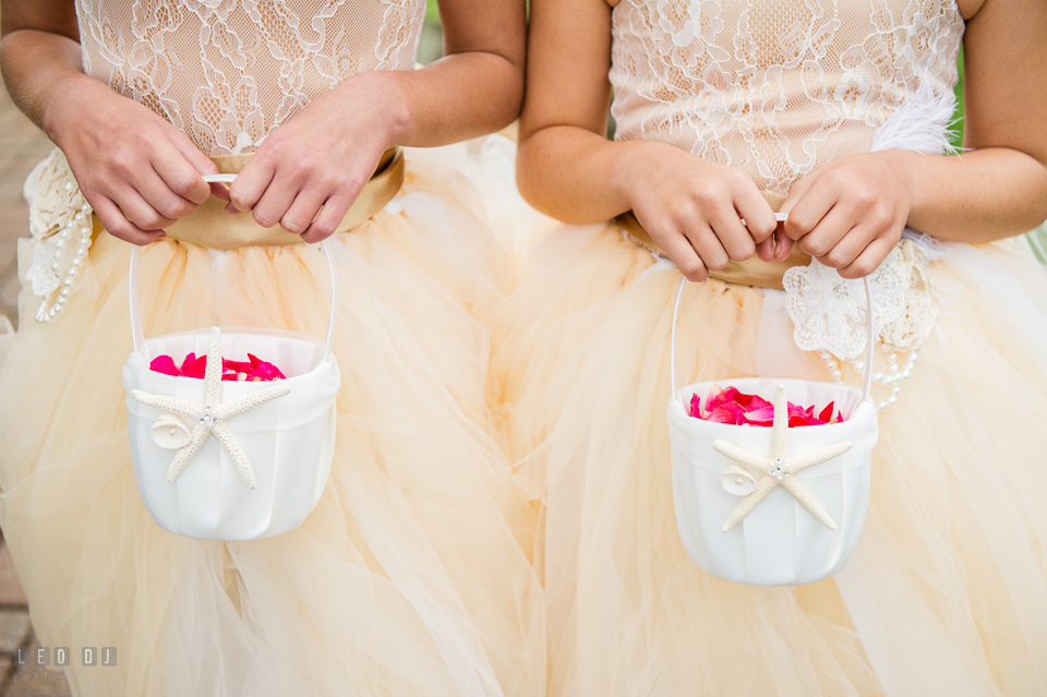 Silver Swan Bayside flower girls holding flower petals baskets photo by Leo Dj Photography