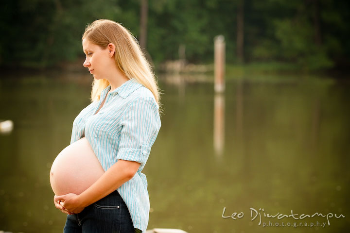 Beautiful pregnant mother showing her belly. Kent Island and Annapolis, Eastern Shore, Maryland Candid Family Maternity Session Photographer
