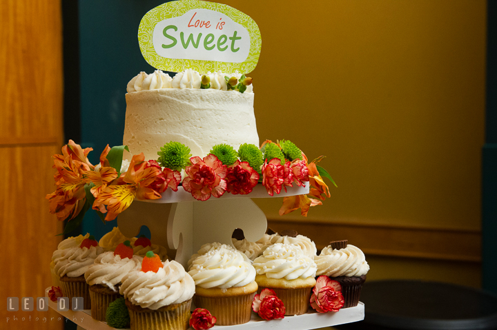 Wedding cake and cup cakes from Mabel's bakery with flower decorations. Hyatt Regency Chesapeake Bay wedding at Cambridge Maryland, by wedding photographers of Leo Dj Photography. http://leodjphoto.com
